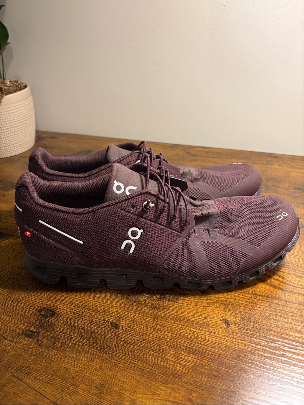 On Running Men's Cloud 6 Running Shoes in Mulberry and Brown - 12 - Like new!